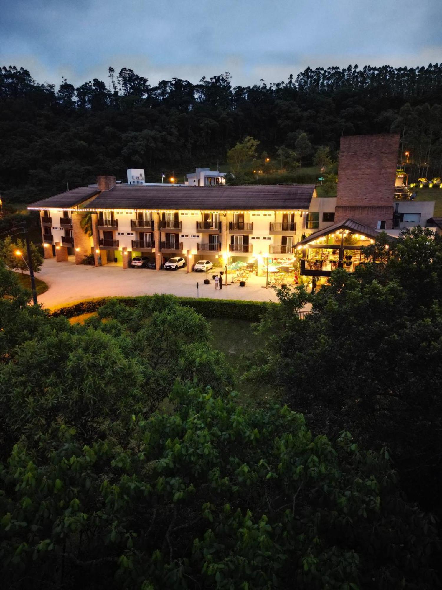 Bormon Hotel Нова Венеза Екстериор снимка